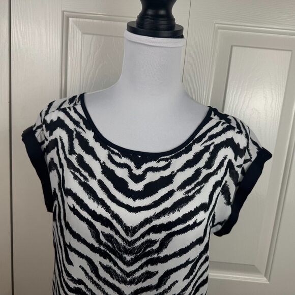 Express Women Top Sz XS Semi Sheer Zebra Black & White Round Neck Cap Sleeve - Picture 3 of 9